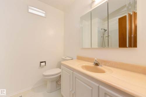 7 Strathcona Place, Sherwood Park, AB - Indoor Photo Showing Bathroom