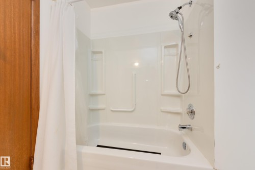 7 Strathcona Place, Sherwood Park, AB - Indoor Photo Showing Bathroom