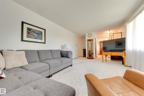 7 Strathcona Place, Sherwood Park, AB - Indoor Photo Showing Living Room