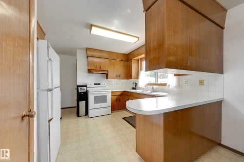 7 Strathcona Place, Sherwood Park, AB - Indoor Photo Showing Kitchen