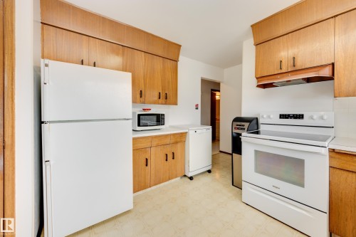 7 Strathcona Place, Sherwood Park, AB - Indoor Photo Showing Kitchen