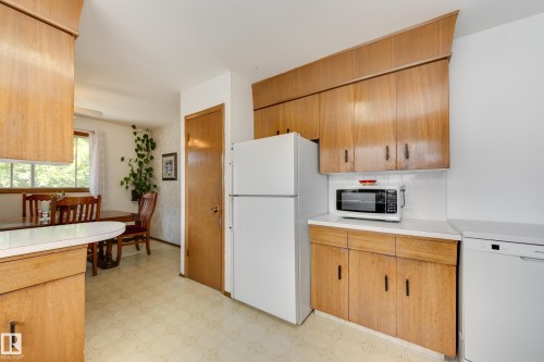 7 Strathcona Place, Sherwood Park, AB - Indoor Photo Showing Kitchen