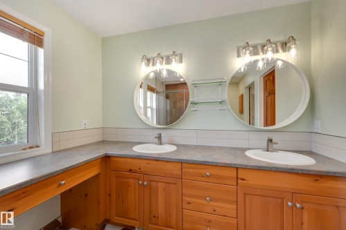 11503 15 Avenue Nw, Edmonton, AB - Indoor Photo Showing Bathroom