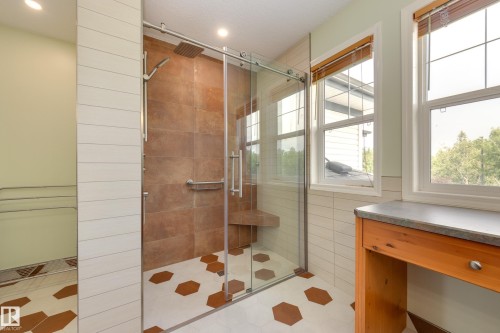 11503 15 Avenue Nw, Edmonton, AB - Indoor Photo Showing Bathroom