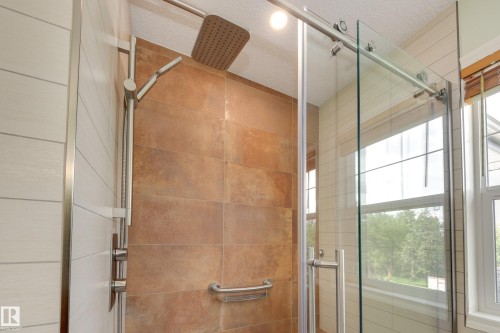 11503 15 Avenue Nw, Edmonton, AB - Indoor Photo Showing Bathroom
