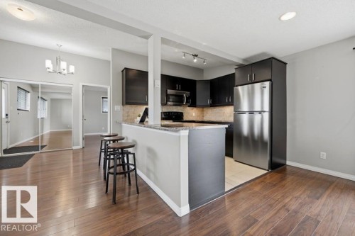 7119 136 Avenue Nw, Edmonton, AB - Indoor Photo Showing Kitchen