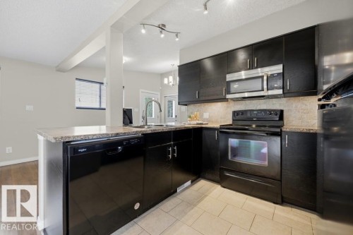 7119 136 Avenue Nw, Edmonton, AB - Indoor Photo Showing Kitchen