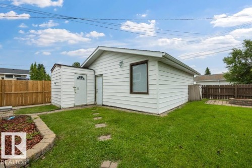7119 136 Avenue Nw, Edmonton, AB - Outdoor