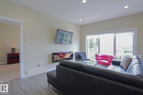 #16 8132 217 St Nw, Edmonton, AB - Indoor Photo Showing Living Room