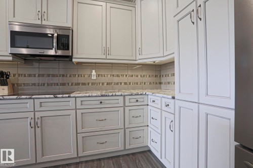#16 8132 217 St Nw, Edmonton, AB - Indoor Photo Showing Kitchen