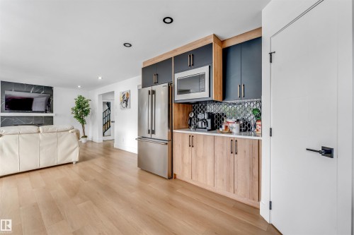 1218 87A Street Sw, Edmonton, AB - Indoor