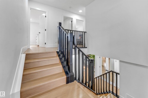 1218 87A Street Sw, Edmonton, AB - Indoor Photo Showing Other Room