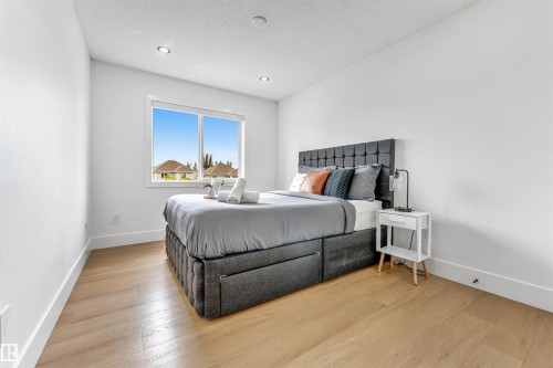 1218 87A Street Sw, Edmonton, AB - Indoor Photo Showing Bedroom