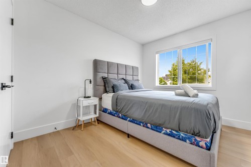 1218 87A Street Sw, Edmonton, AB - Indoor Photo Showing Bedroom