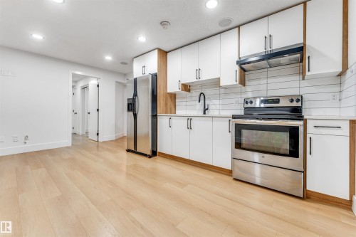 1218 87A Street Sw, Edmonton, AB - Indoor Photo Showing Kitchen With Stainless Steel Kitchen With Upgraded Kitchen