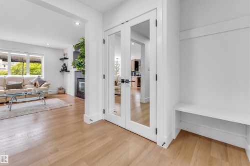 1218 87A Street Sw, Edmonton, AB - Indoor Photo Showing Other Room