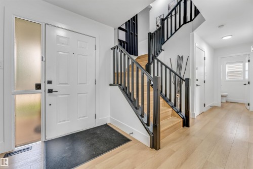 1218 87A Street Sw, Edmonton, AB - Indoor Photo Showing Other Room