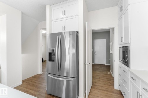 6116 175 Avenue Nw, Edmonton, AB - Indoor Photo Showing Kitchen