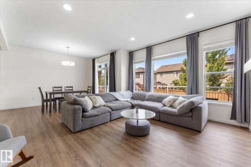 6116 175 Avenue Nw, Edmonton, AB - Indoor Photo Showing Living Room