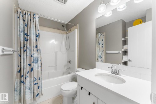 6116 175 Avenue Nw, Edmonton, AB - Indoor Photo Showing Bathroom