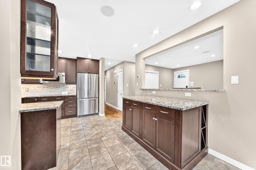 6307 92A Avenue Nw, Edmonton, AB - Indoor Photo Showing Kitchen