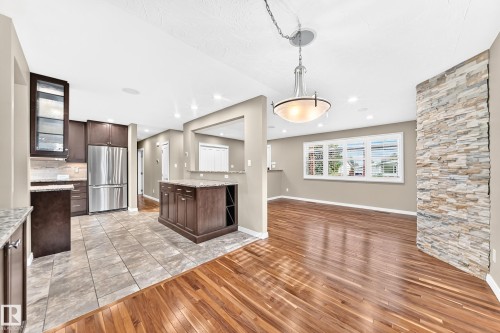 6307 92A Avenue Nw, Edmonton, AB - Indoor Photo Showing Kitchen With Upgraded Kitchen