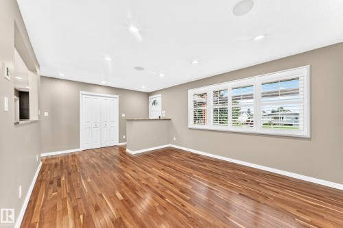 6307 92A Avenue Nw, Edmonton, AB - Indoor Photo Showing Other Room