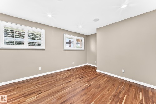 6307 92A Avenue Nw, Edmonton, AB - Indoor Photo Showing Other Room