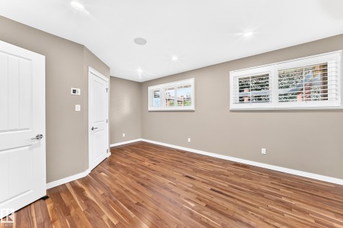 6307 92A Avenue Nw, Edmonton, AB - Indoor Photo Showing Other Room