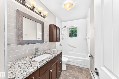6307 92A Avenue Nw, Edmonton, AB - Indoor Photo Showing Bathroom