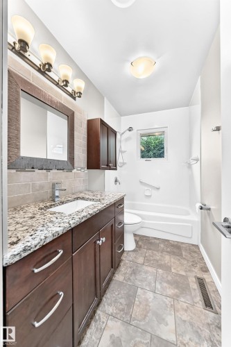 6307 92A Avenue Nw, Edmonton, AB - Indoor Photo Showing Bathroom
