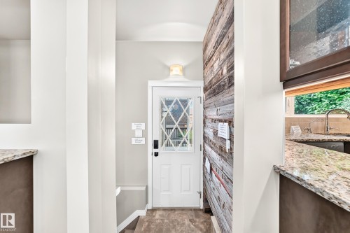 6307 92A Avenue Nw, Edmonton, AB - Indoor