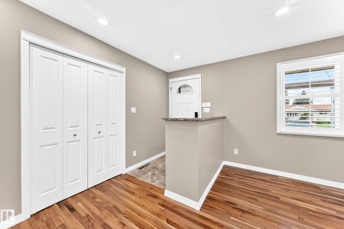 6307 92A Avenue Nw, Edmonton, AB - Indoor Photo Showing Other Room