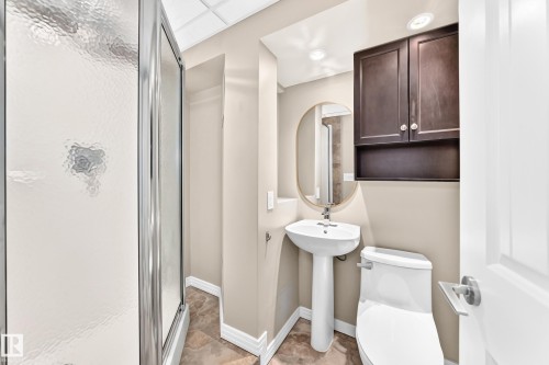 6307 92A Avenue Nw, Edmonton, AB - Indoor Photo Showing Bathroom