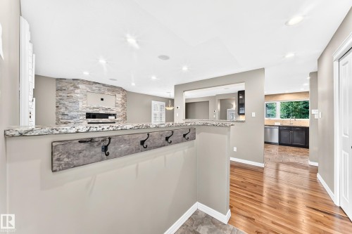 6307 92A Avenue Nw, Edmonton, AB - Indoor Photo Showing Kitchen