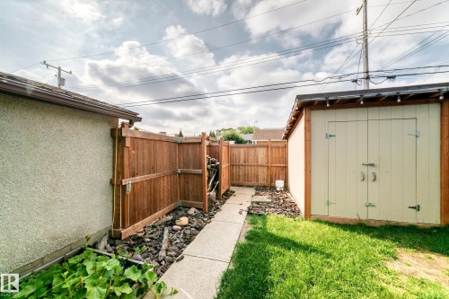 6307 92A Avenue Nw, Edmonton, AB - Outdoor