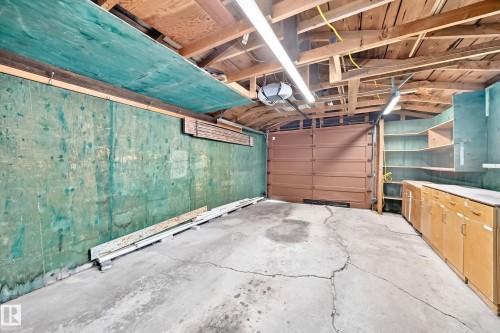 6307 92A Avenue Nw, Edmonton, AB - Indoor Photo Showing Garage