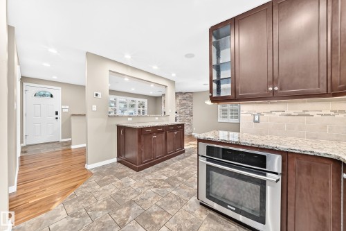 6307 92A Avenue Nw, Edmonton, AB - Indoor