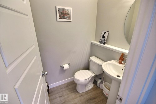 17455 77 Street Nw, Edmonton, AB - Indoor Photo Showing Bathroom