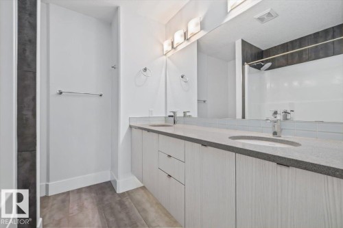 #104 10030 83 Av Nw, Edmonton, AB - Indoor Photo Showing Bathroom