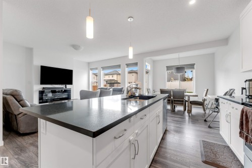 933 Mcconachie Boulevard Nw, Edmonton, AB - Indoor Photo Showing Kitchen
