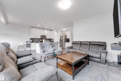 933 Mcconachie Boulevard Nw, Edmonton, AB - Indoor Photo Showing Living Room