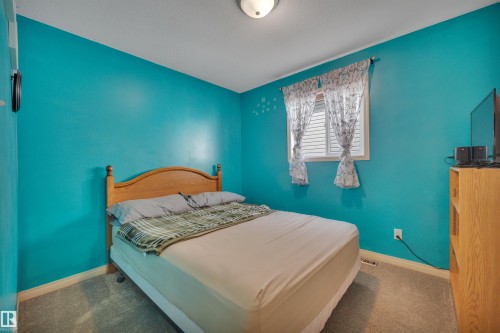 Room with carpeting, a window featuring white blinds, and a flush mount ceiling light fixture - 4224 53 Ave, Wetaskiwin, AB - Indoor Photo Showing Bedroom
