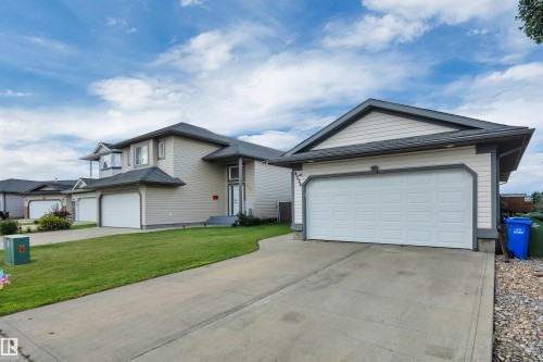 Two-story residence featuring a bay window, attached two-car garage, and a separate single-car garage - 4224 53 Ave, Wetaskiwin, AB - Outdoor