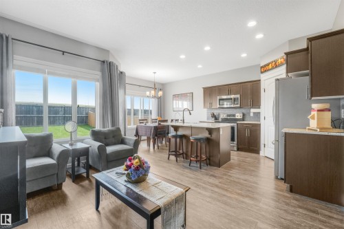 17107 38 Street Nw, Edmonton, AB - Indoor Photo Showing Living Room