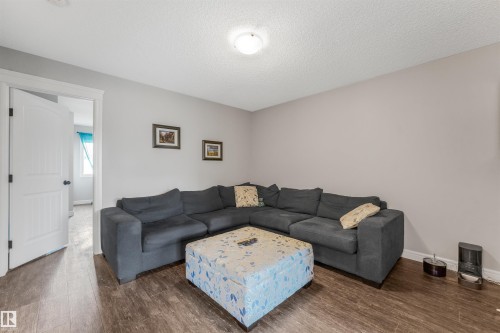 17107 38 Street Nw, Edmonton, AB - Indoor Photo Showing Living Room