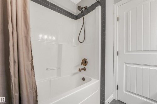 17107 38 Street Nw, Edmonton, AB - Indoor Photo Showing Bathroom