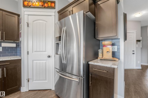 17107 38 Street Nw, Edmonton, AB - Indoor Photo Showing Kitchen