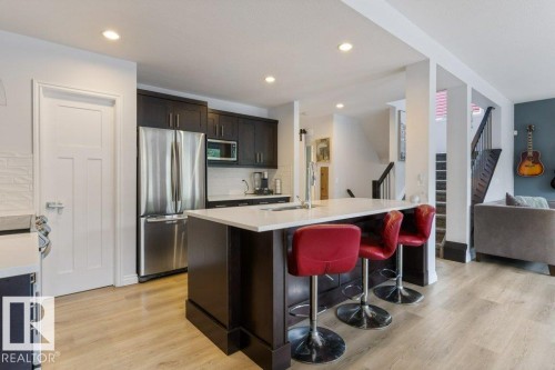 2335 Sparrow Crescent Nw, Edmonton, AB - Indoor Photo Showing Kitchen