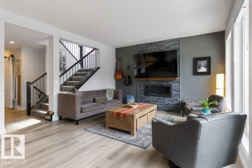 2335 Sparrow Crescent Nw, Edmonton, AB - Indoor Photo Showing Living Room